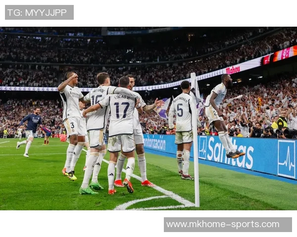 中超经典对决：拜仁与巴黎圣日耳曼激战成平局引发全场热议