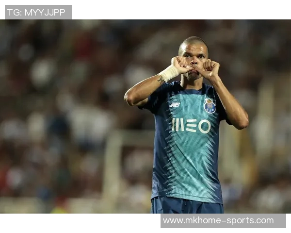 曼联与波尔图友谊赛战平逆转瞬间点燃全场激情