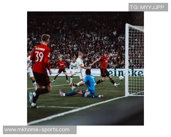 欧冠经典对决皇马上演惊天逆转以4比3战胜曼联全场沸腾