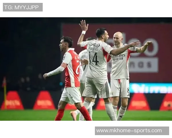 中超激战：莱比锡逆转本菲卡引发争议判罚全场沸腾