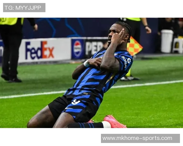 巴萨狂胜国米四球乌龙球引发全场争议与热议